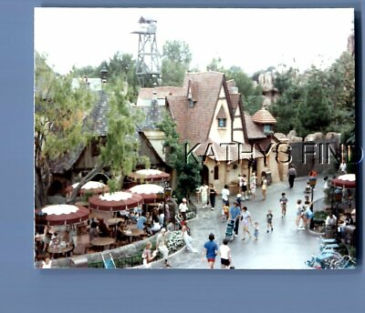 #ad FOUND COLOR PHOTO H4992 VIEW FROM ABOVE OF PEOPLE AT DISNEYLAND