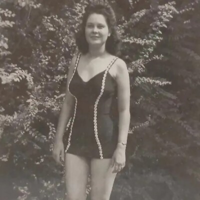 #ad Vintage Photo Pretty Lady Bathing Suit Retro Snapshot Swimming Legs Leesville LA