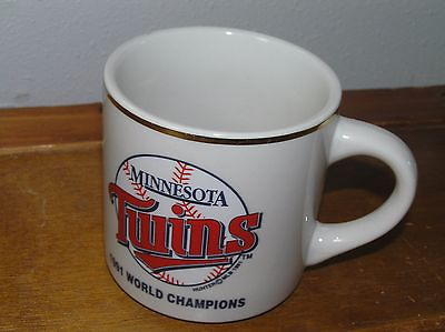 #ad Gently Used Minnesota Twins 1991 World Champions Cream Pottery w Gilt Edge