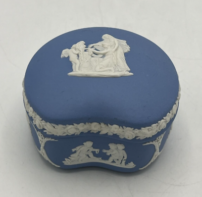 #ad Wedgwood Blue Jasperware Cupids Kidney Shaped Trinket Pin Box England Read
